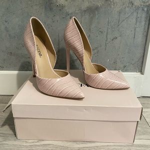 JustFab Blush Croc Pumps Size 7